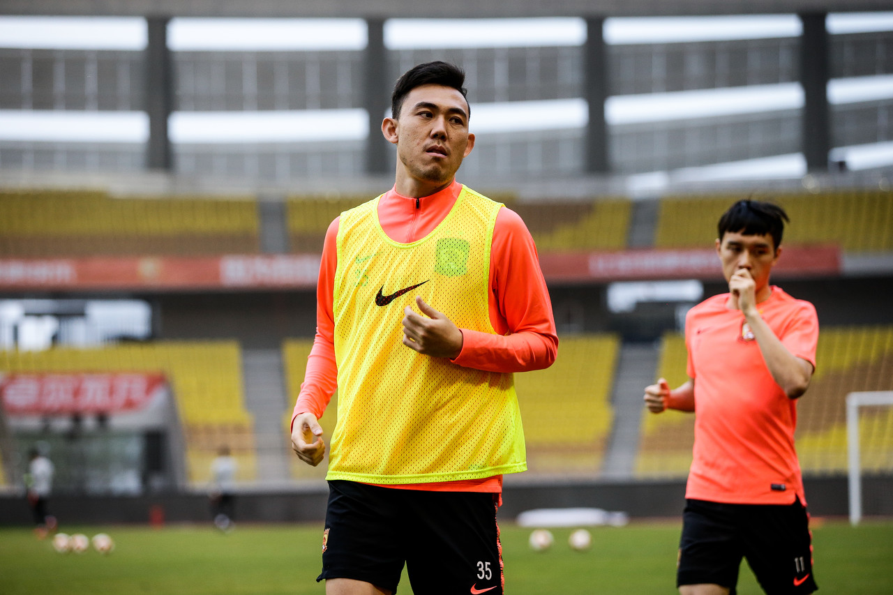 太TM快了！博主統(tǒng)計(jì)李學(xué)鵬生涯數(shù)據(jù)：俱樂(lè)部305場(chǎng)4球，國(guó)家隊(duì)32場(chǎng)