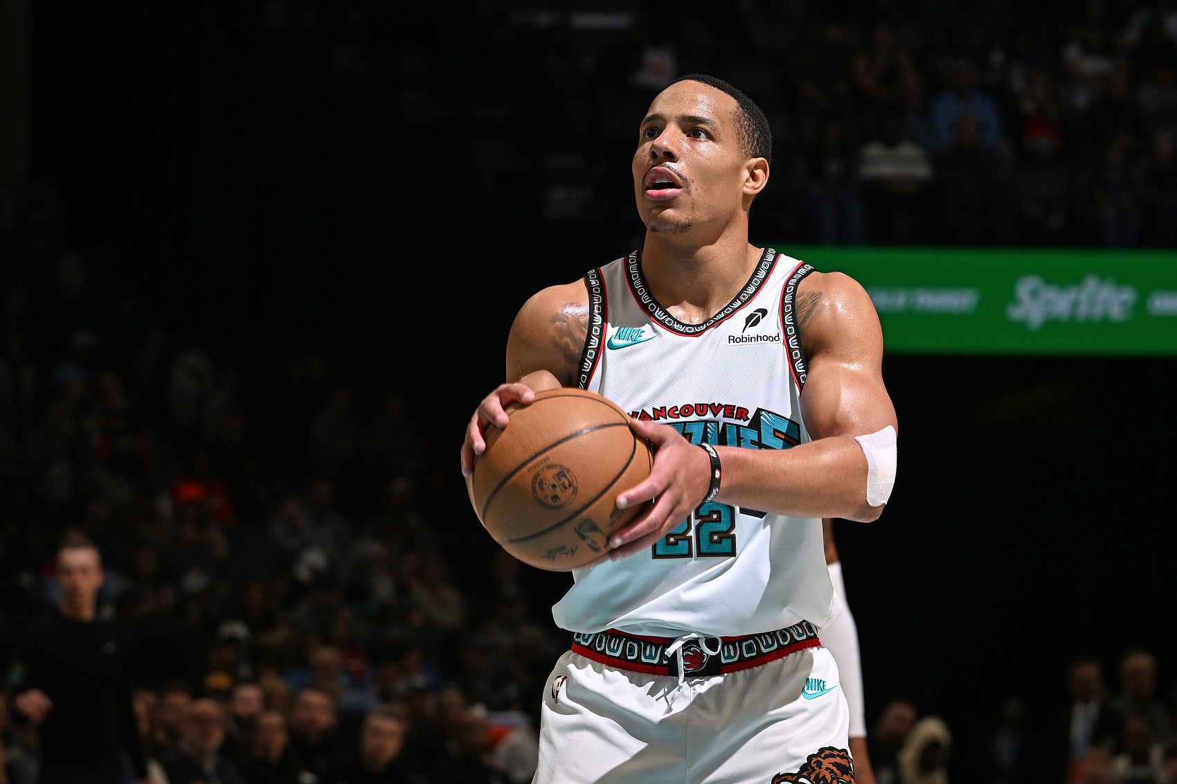 扛起球隊(duì)！貝恩是灰熊隊(duì)史第2位打出35+10+10的球員 比肩莫蘭特